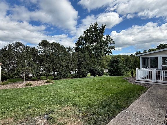 5th image of 609 Shuttle Hill Rd