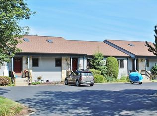 30 Acorn Ct APT G2, South Kingstown, RI 02879
