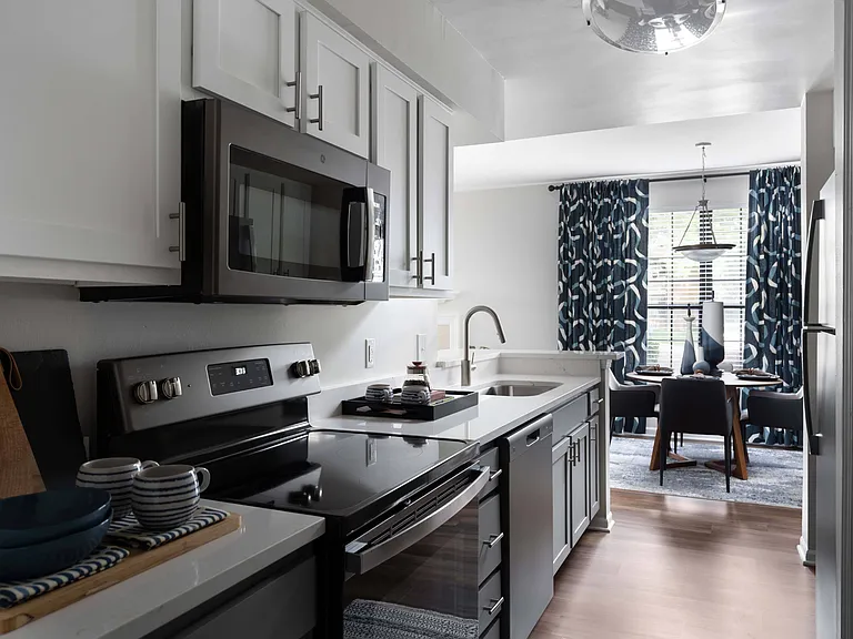Willow Lake Apartments — Photo 6
