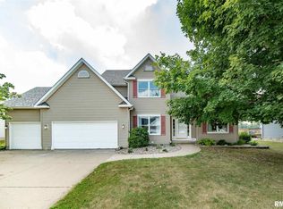 5225 Shawnee Dr, Davenport, IA 52804