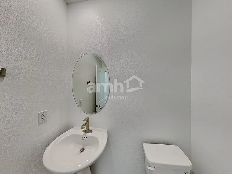 3352 Blodwen St — Photo 8