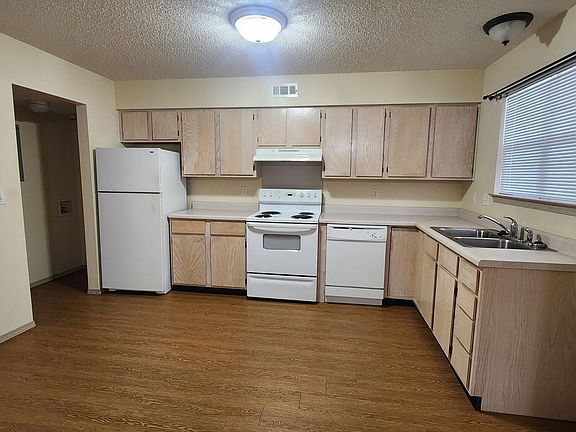3rd image of 510 E Whitefish Bay Pl #289