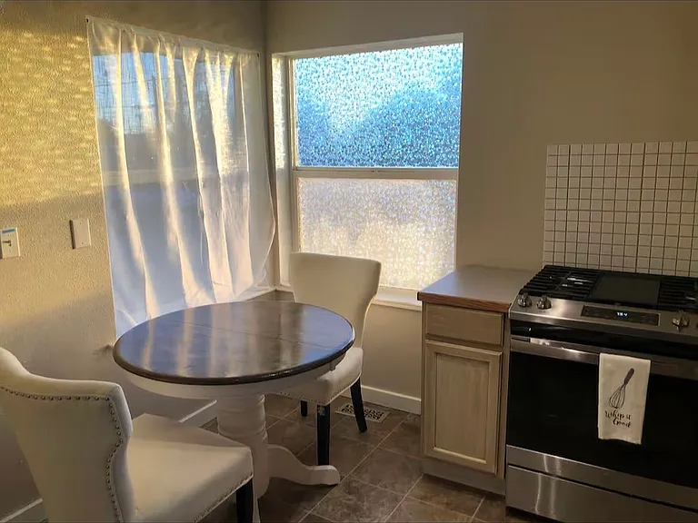 Kitchen 2 (staged)