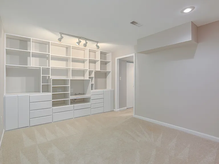 2526 S Arlington Mill Dr — Photo 14