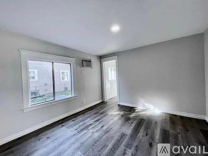 718 Raleigh St — Photo 11