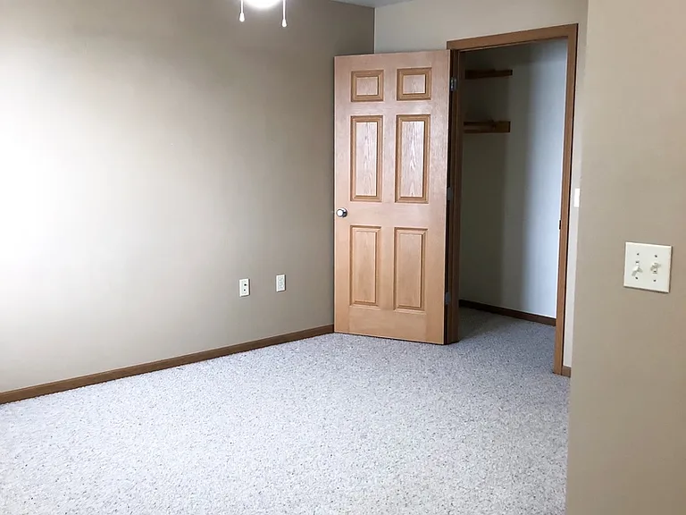 3566-3572 E Meadows Pl — Photo 9