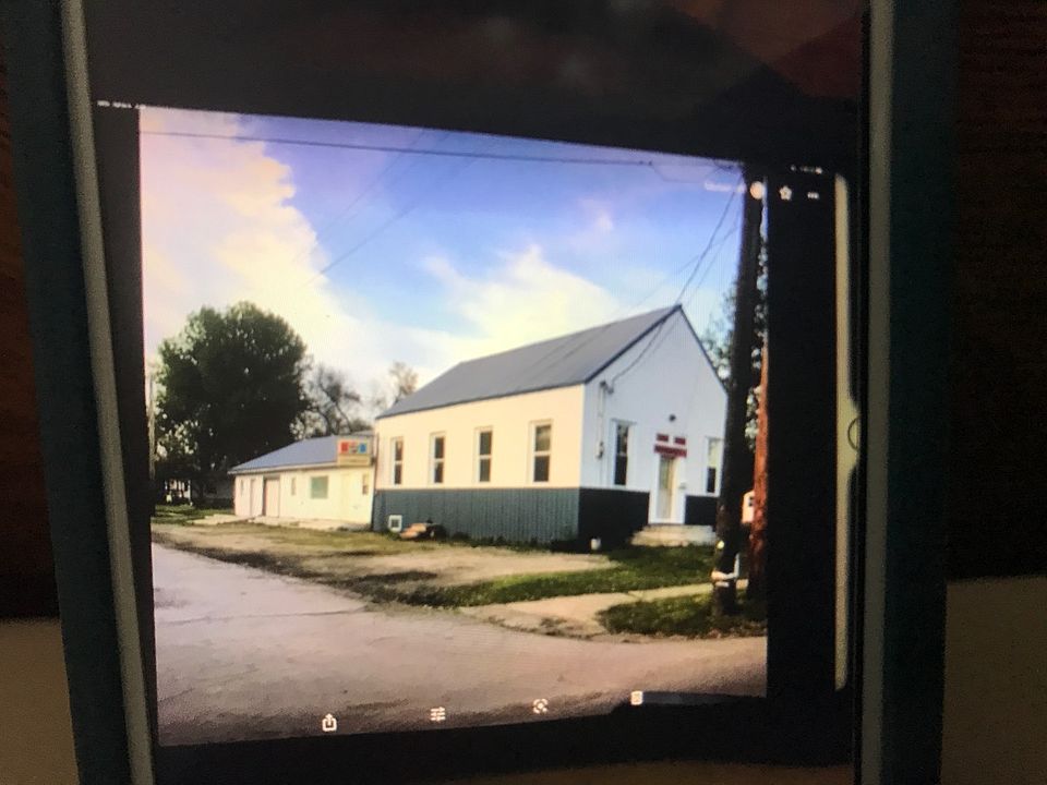 1st image of 103 E Jackson St
