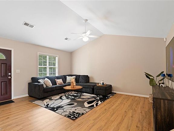 4th image of 212 Eaglewood Ln