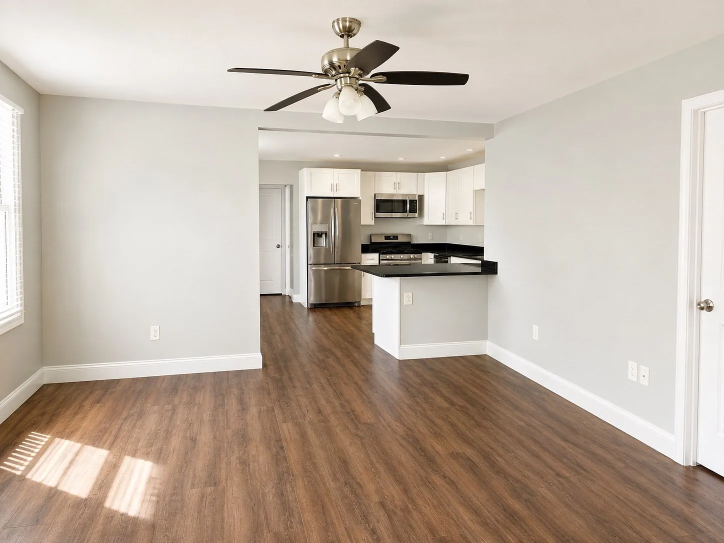 3 bed, 1.0 bath, 1100 sqft, $1,850 — Photo 4