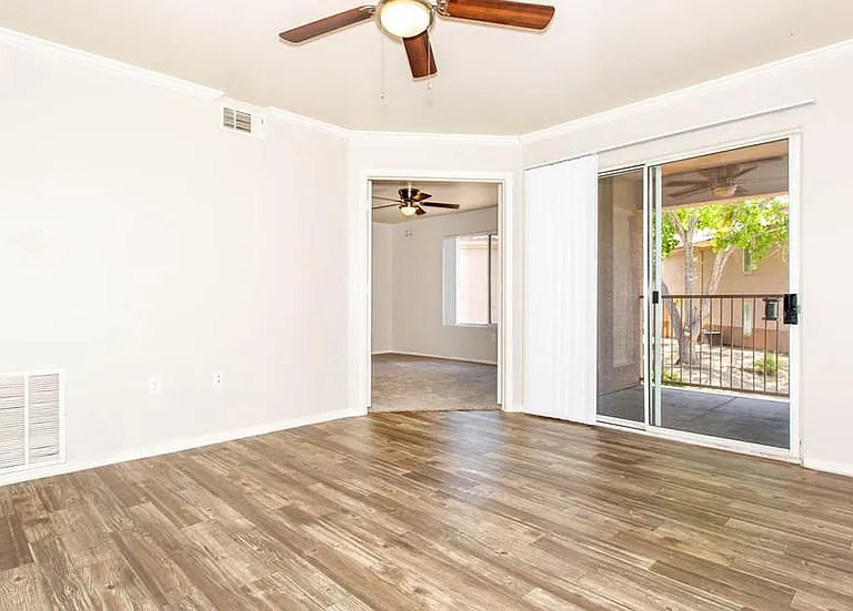 Parkway Apartments — Photo 7