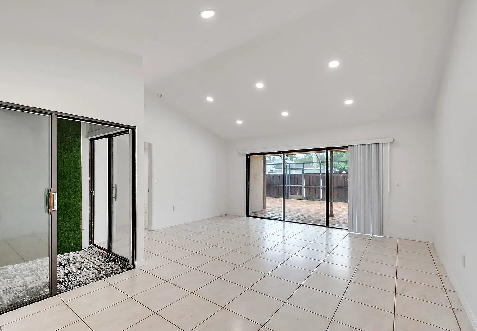 3 bed, 2.0 bath, 1359 sqft, $3,300 — Photo 4