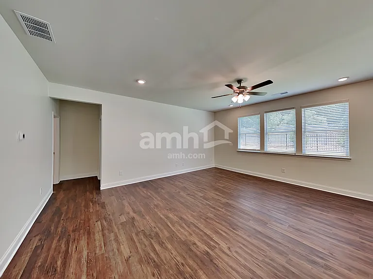 889 Carnaby Ln — Photo 7