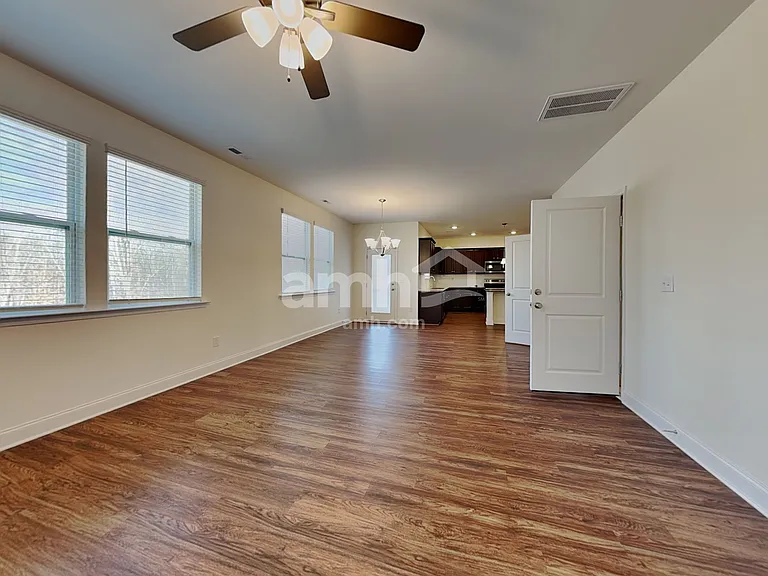 2141 Laurel Village Cir — Photo 10