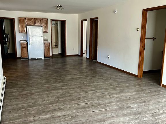 Livingroom to kitchen