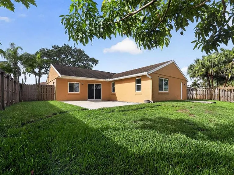 1329 SW 151st Way — Photo 12