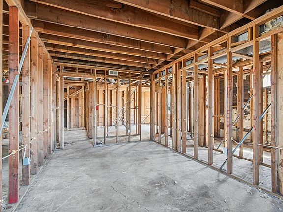 5th image of 158 E Sacramento St