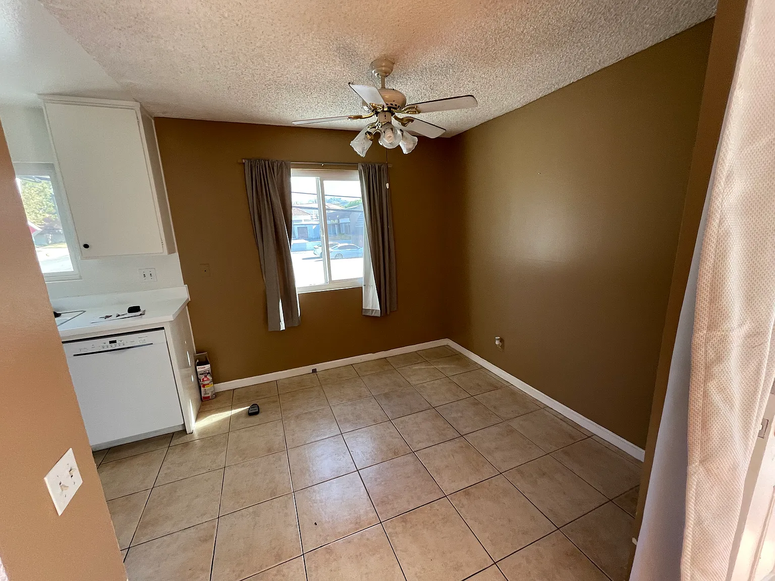 2 bed, 1000 sqft, $2,200 — Photo 4