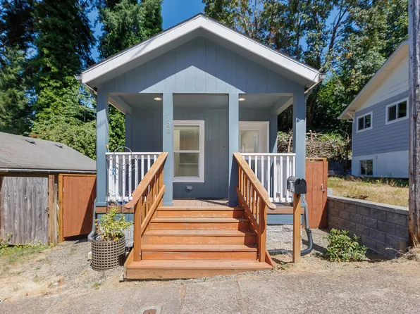 122 NE 10th St, Toledo, OR 97391