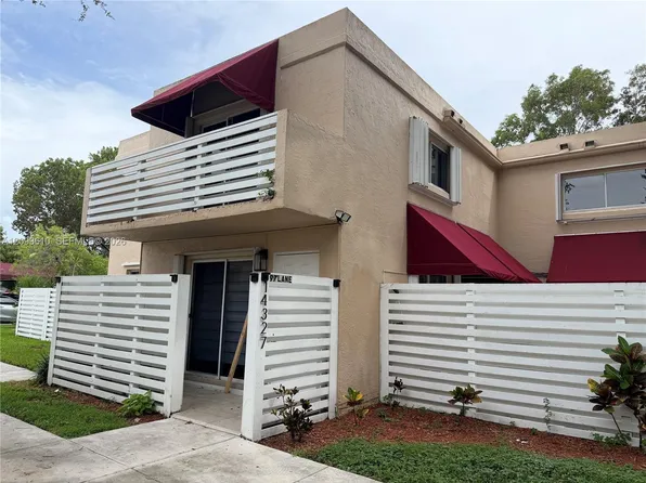 14327 SW 97th Ln, Miami, FL 33186