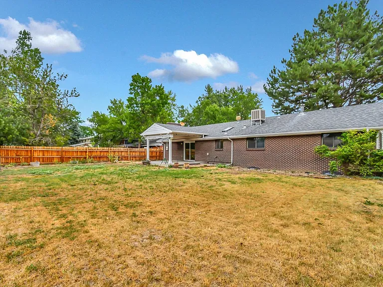 7687 Newman St — Photo 38