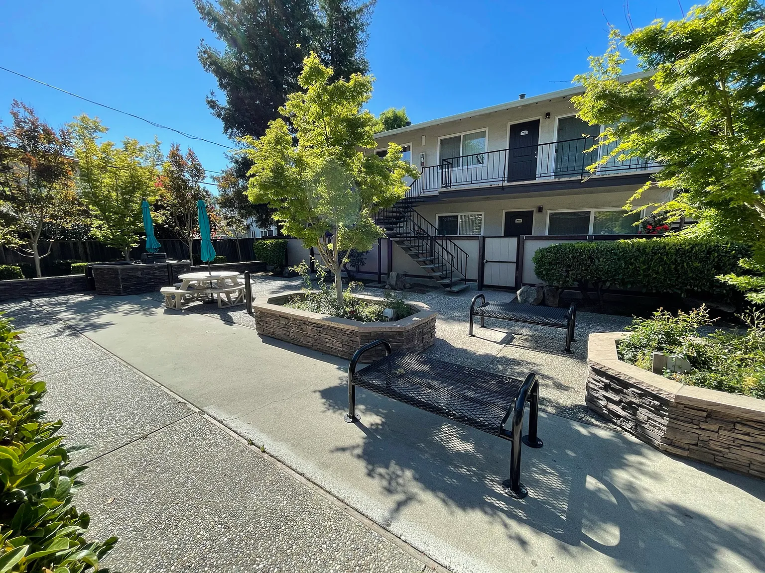 Redwood Apartments — Photo 3