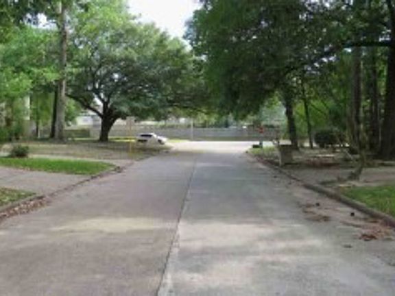 Exterior Neighborhood (street photo)