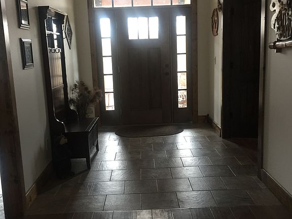 4th image of 41 Judy Dr