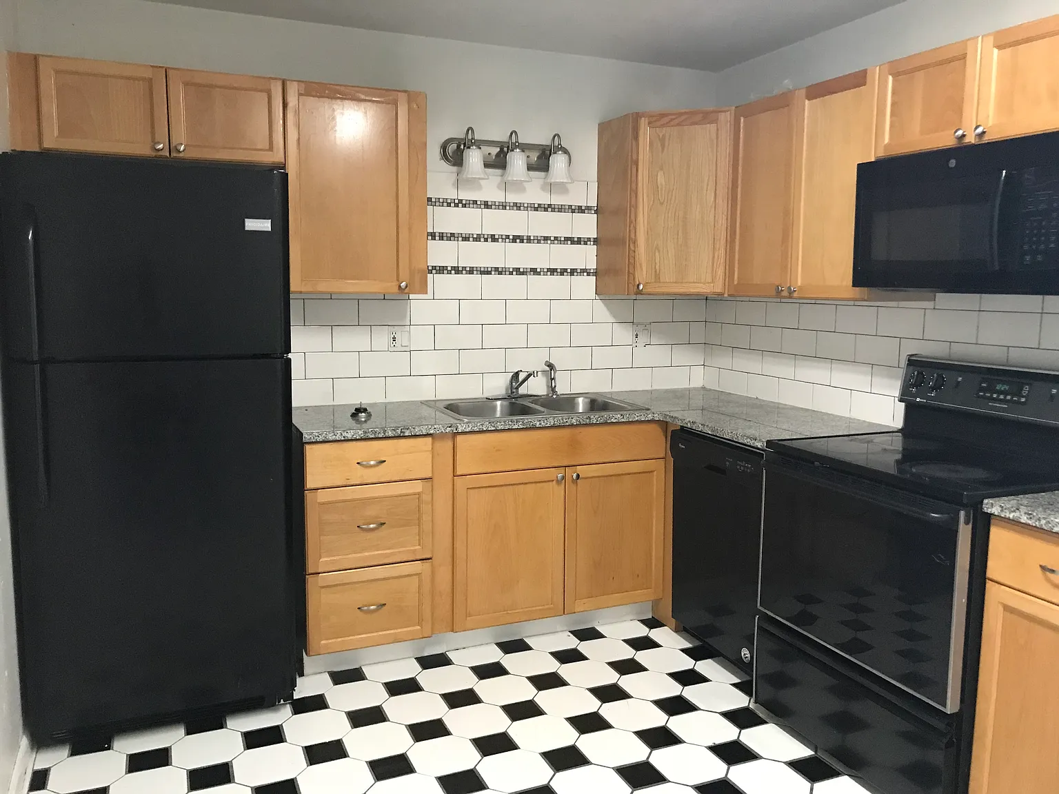 3304 SW 26th Ter — Photo 3