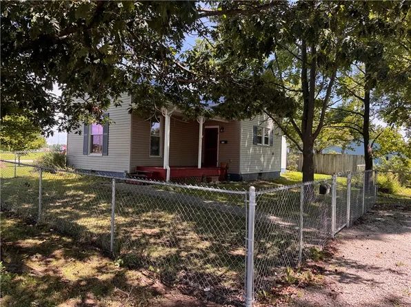 515 N 2nd St, Marshall, IL 62441