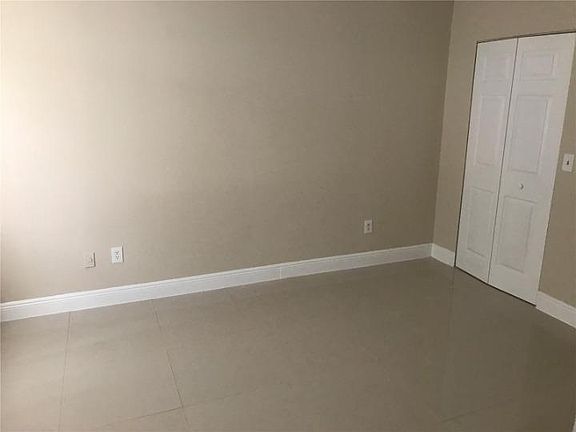 2nd image of 850 NE 209th Ter #102-31