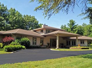 305 N Rose Farm Rd, Woodstock, IL 60098