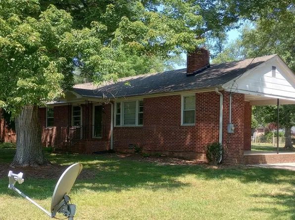 1107 E Lee Rd, Taylors, SC 29687