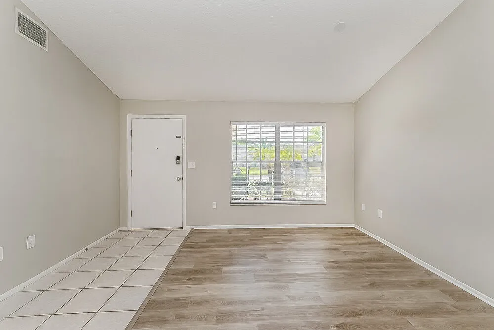3 bed, 2.0 bath, 1283 sqft, $3,290 — Photo 3