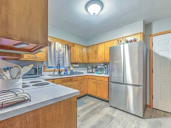 4th image of 1130 Erie Dr