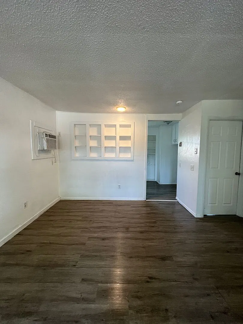 211 S. Oak Cliff Drive — Photo 4