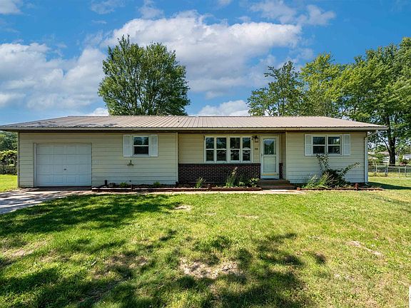 3rd image of 308 Crescent Dr