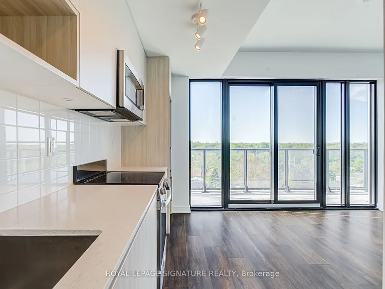 799 The Queensway #820 — Photo 15