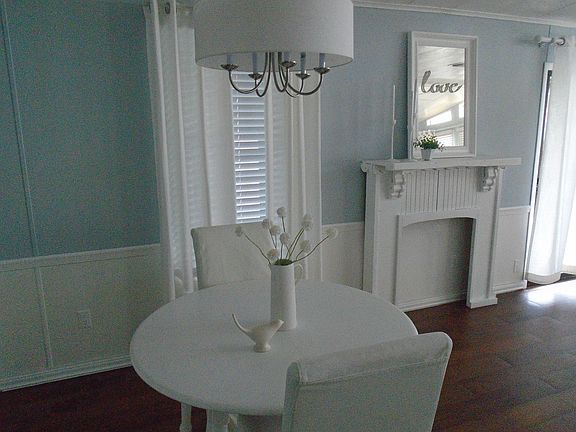 Dining Area/Fireplace-CUTE!