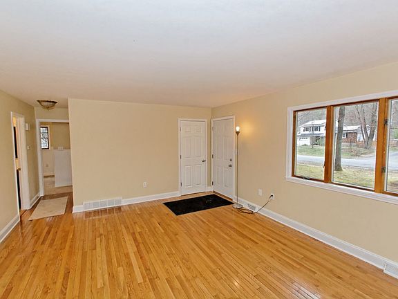 5th image of 13 Evergreen Dr