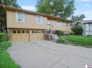 1014 Julius Pl, Bellevue, NE 68005
