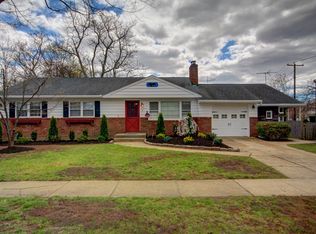 57 1st St, Hicksville, NY 11801