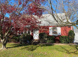 42 Virginia Ave, Plainview, NY