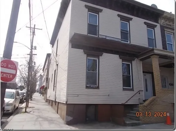 1719 West St, Union City, NJ 07087