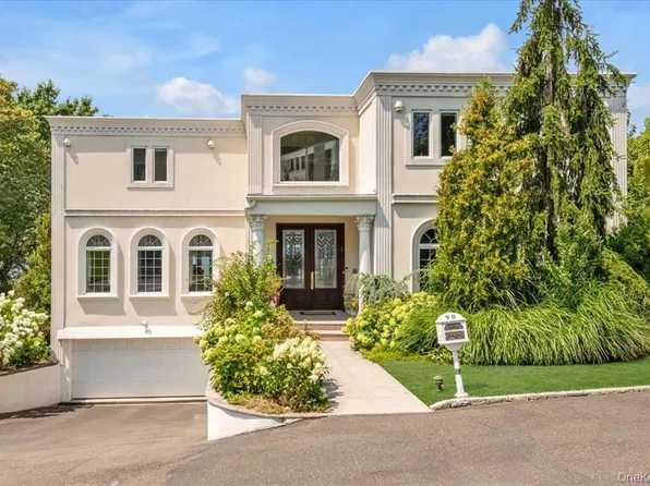 90 Greenleaf Hl, Great Neck, NY 11023