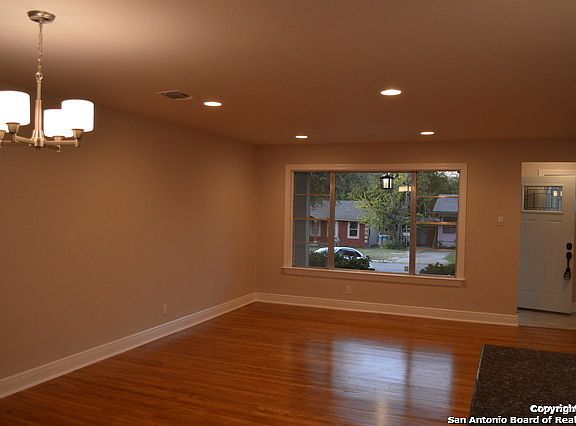 4th image of 216 Northill Dr