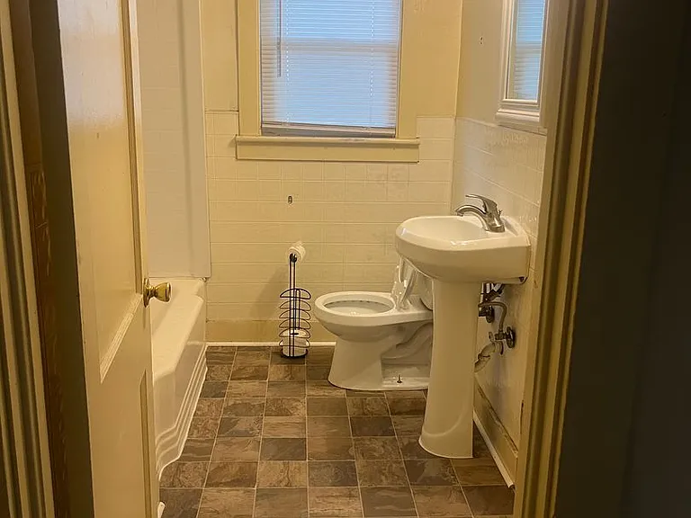 328 Williamsburg St NE — Photo 11