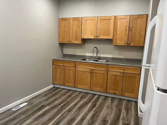 3rd image of 515 W Main St