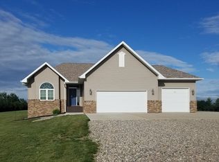 5020 34th St SW, Minot, ND 58701