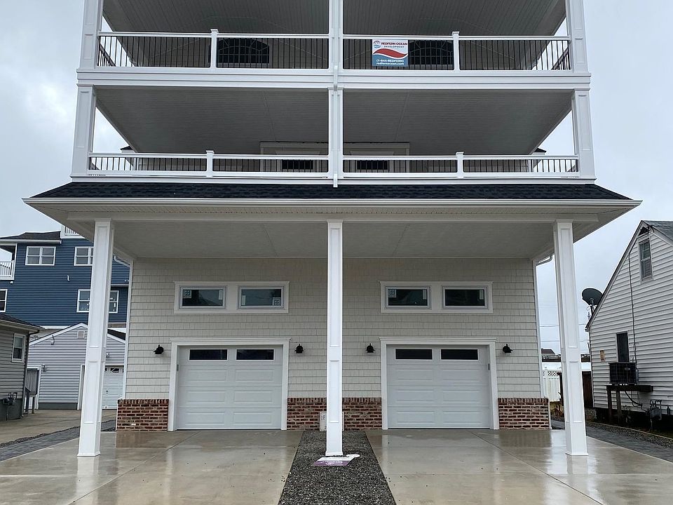 1st image of 332 W 40th St W #Sea