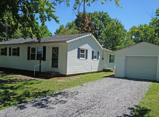 1011 Westwood Dr, Mount Carmel, IL 62863
